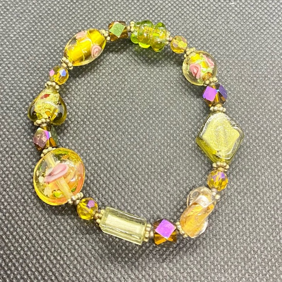 🔴 Decorated Glass Bead Stretchy Bracelet - Picture 2 of 5